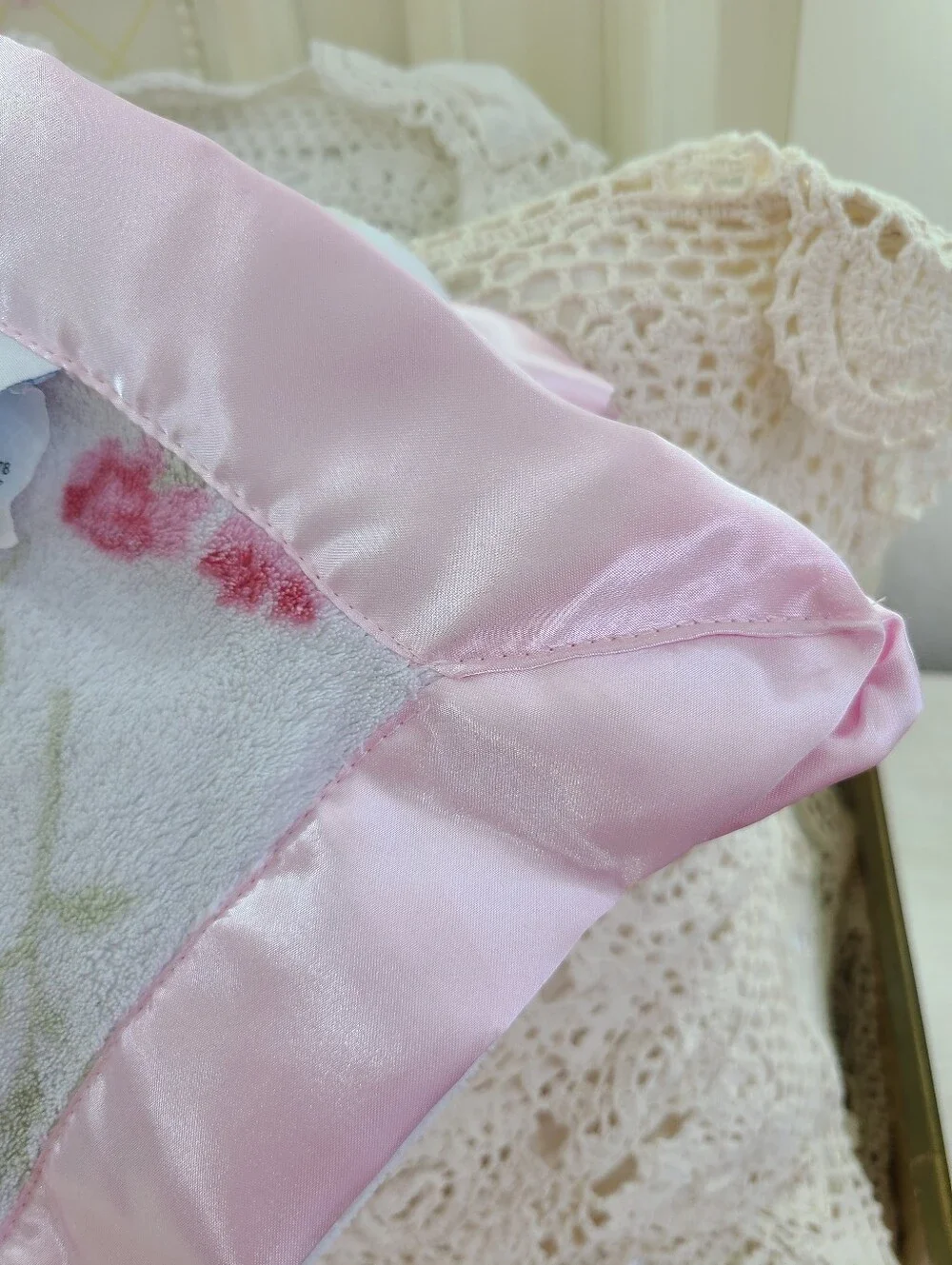 GUC Simply Shabby Chic Rachel Ashwell Plush Queen Blanket